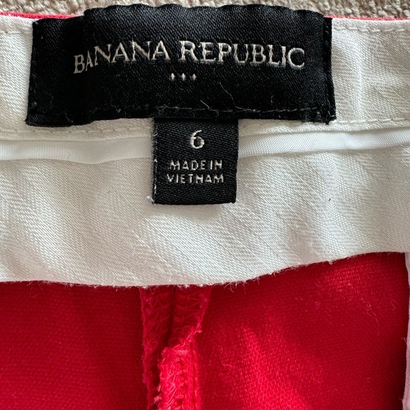 Red Banana Republic 6” shorts with side pockets - Picture 2 of 6